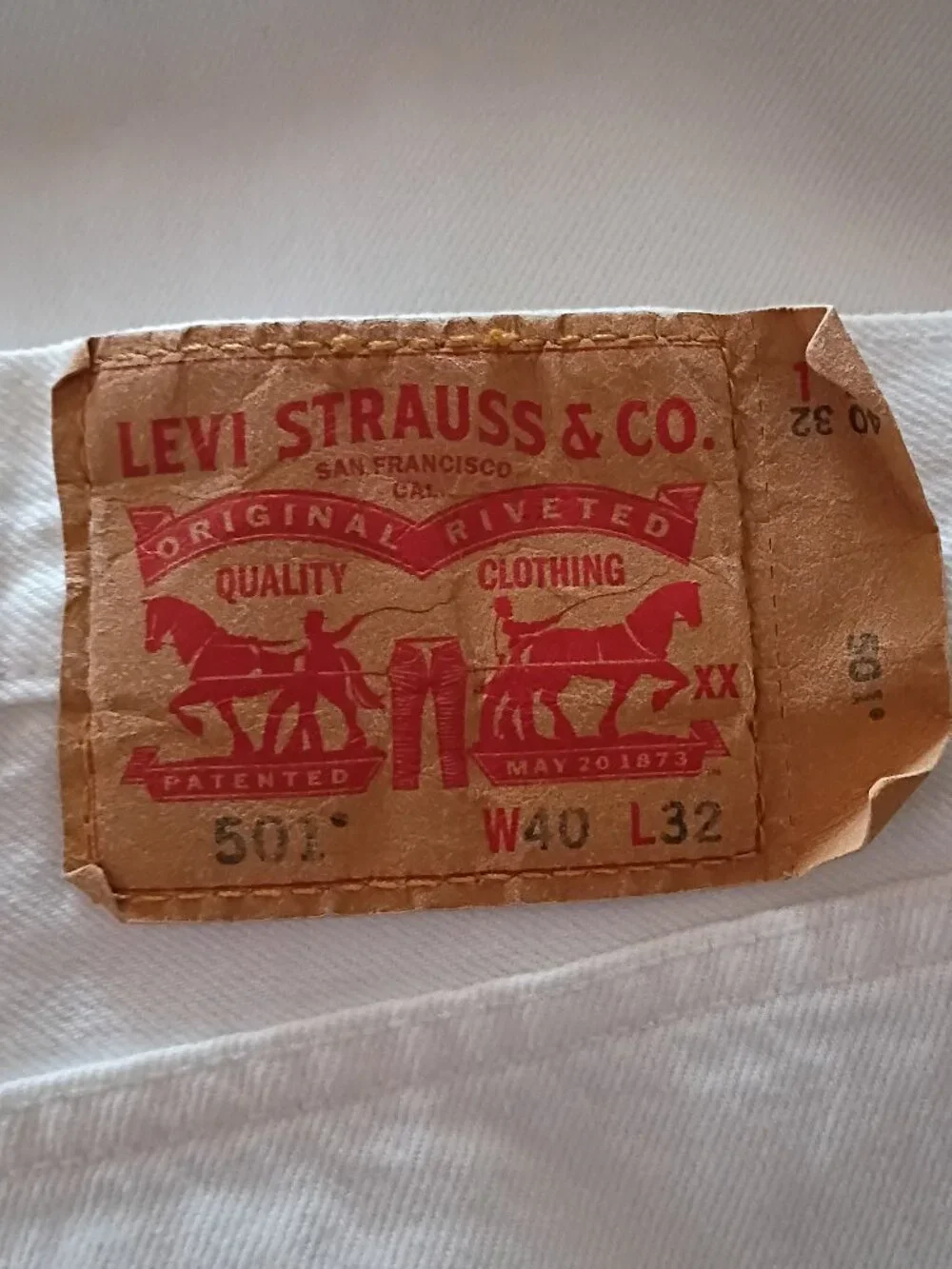 LEVI'S 501 Original Men's Whiten Denim Jeans Straight Leg Button Fly 40W x 32L